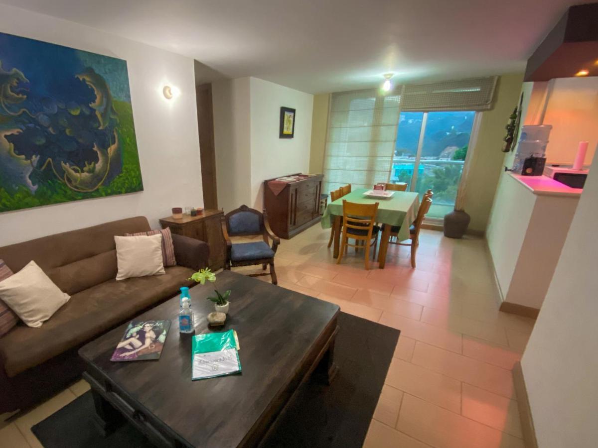 2 Rooms, 1 King Size Bed, 64" Smart Hdtv Guatemala City Екстериор снимка