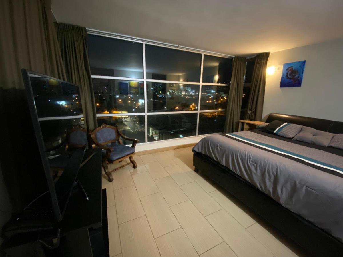 2 Rooms, 1 King Size Bed, 64" Smart Hdtv Guatemala City Екстериор снимка