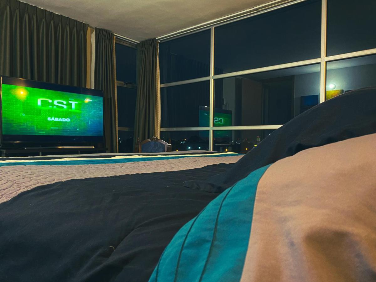 2 Rooms, 1 King Size Bed, 64" Smart Hdtv Guatemala City Екстериор снимка