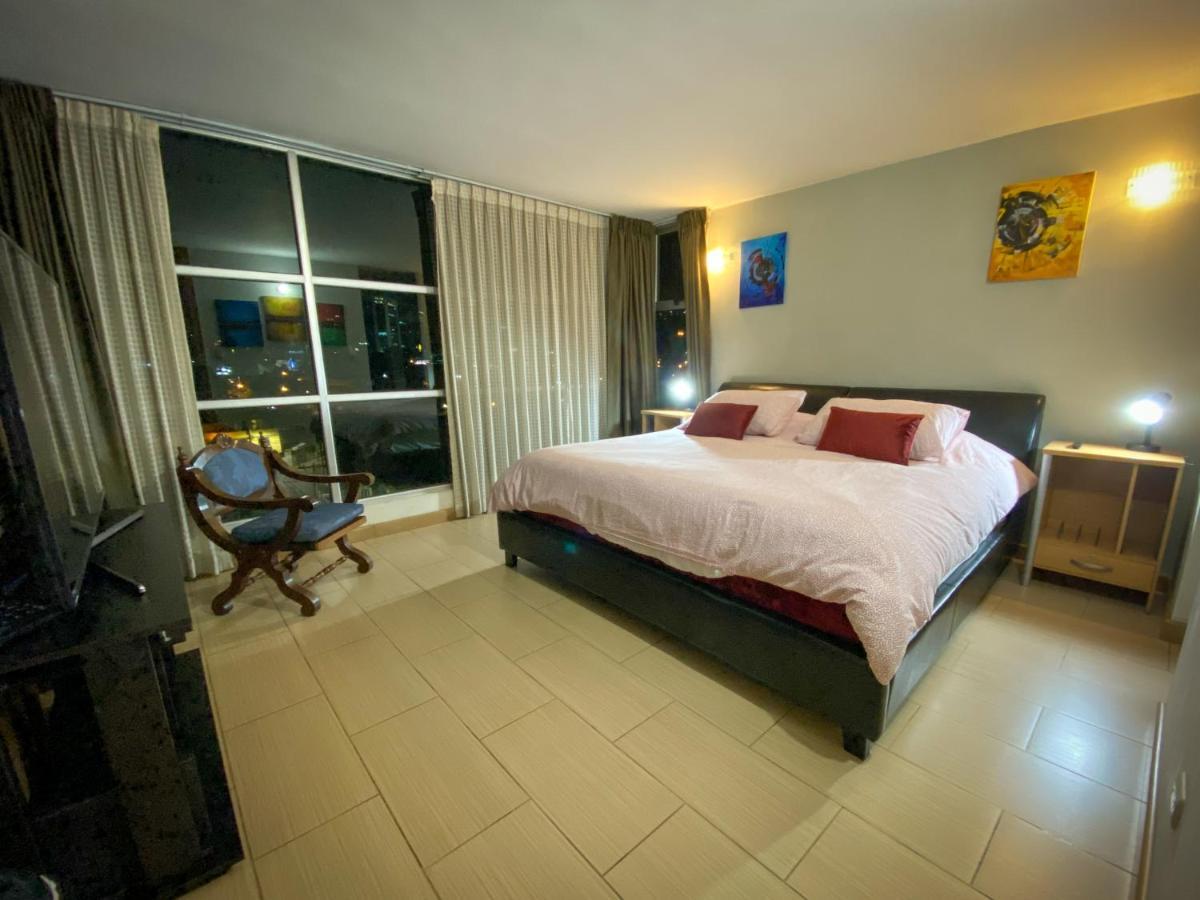2 Rooms, 1 King Size Bed, 64" Smart Hdtv Guatemala City Екстериор снимка
